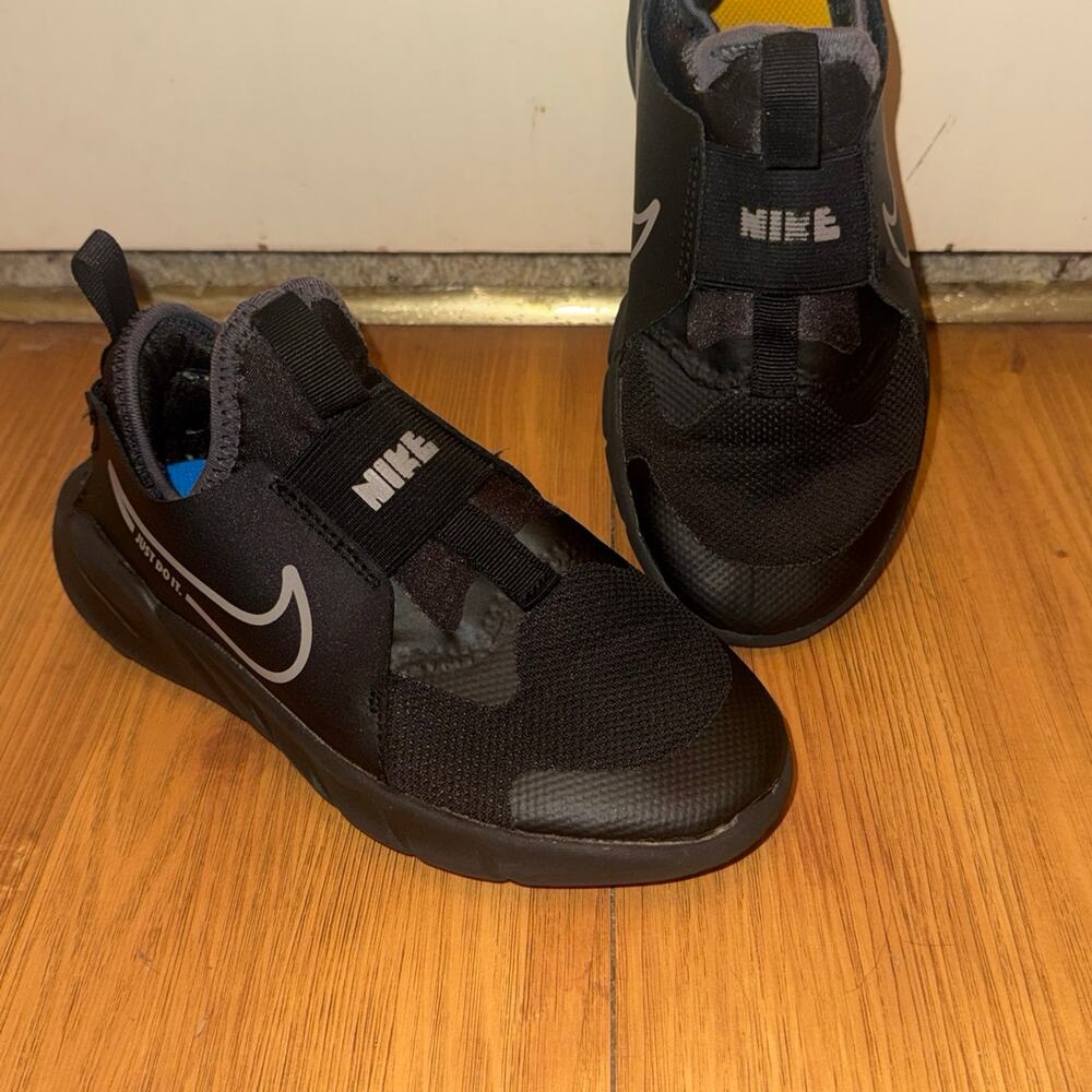 Nike Flex Runner 2 Kids Shoes Black/Black Size 1Y DJ6040-001